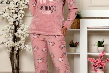 Pijama dama de iarna plusata pufoasa cocolino cu model Flamingo si masca somn Roz pudra