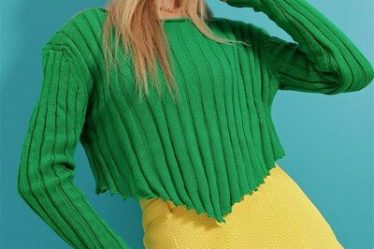 Pulover dama tricotat scurt crop asimetric cu decolteu rotund Trend Alacatı Stili Verde