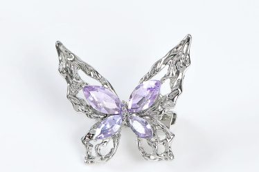 Brosa martisor fluture argintiu cu lila